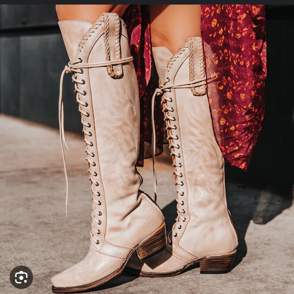 Wilder beige size 8 BRAND NEW IN BOX Freebird